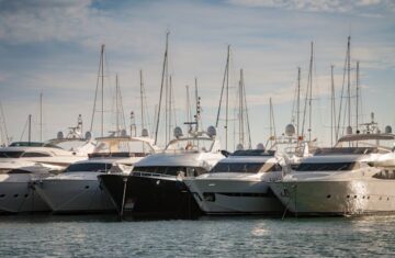 yacht-